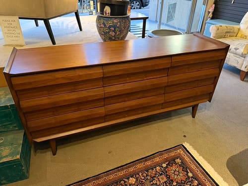 Feb wk1 Midcentury Modern Dresser c1960s 9 Drawers - $1095